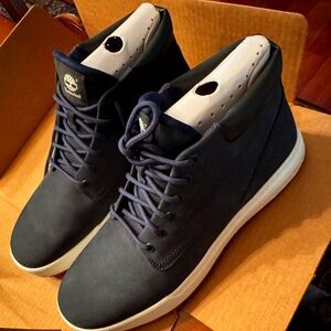 Brand NEW  Men's Timberland Maple Grove Chukka Black Nubuck Boots in a Size 10